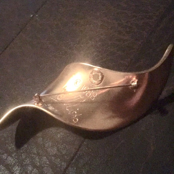 Gold Pin - Picture 3 of 7